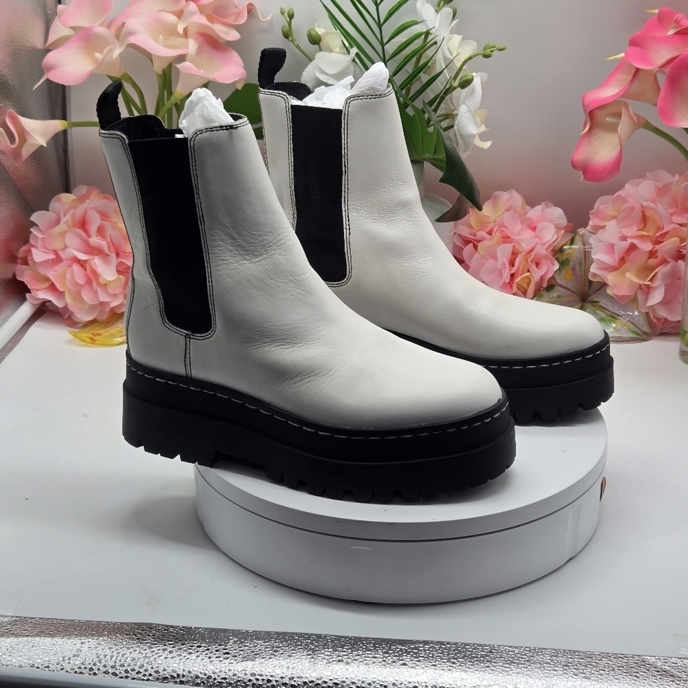 Marc fisher White Chelsea Lug Sole Pull On Bootie 8M - Picture 8 of 14